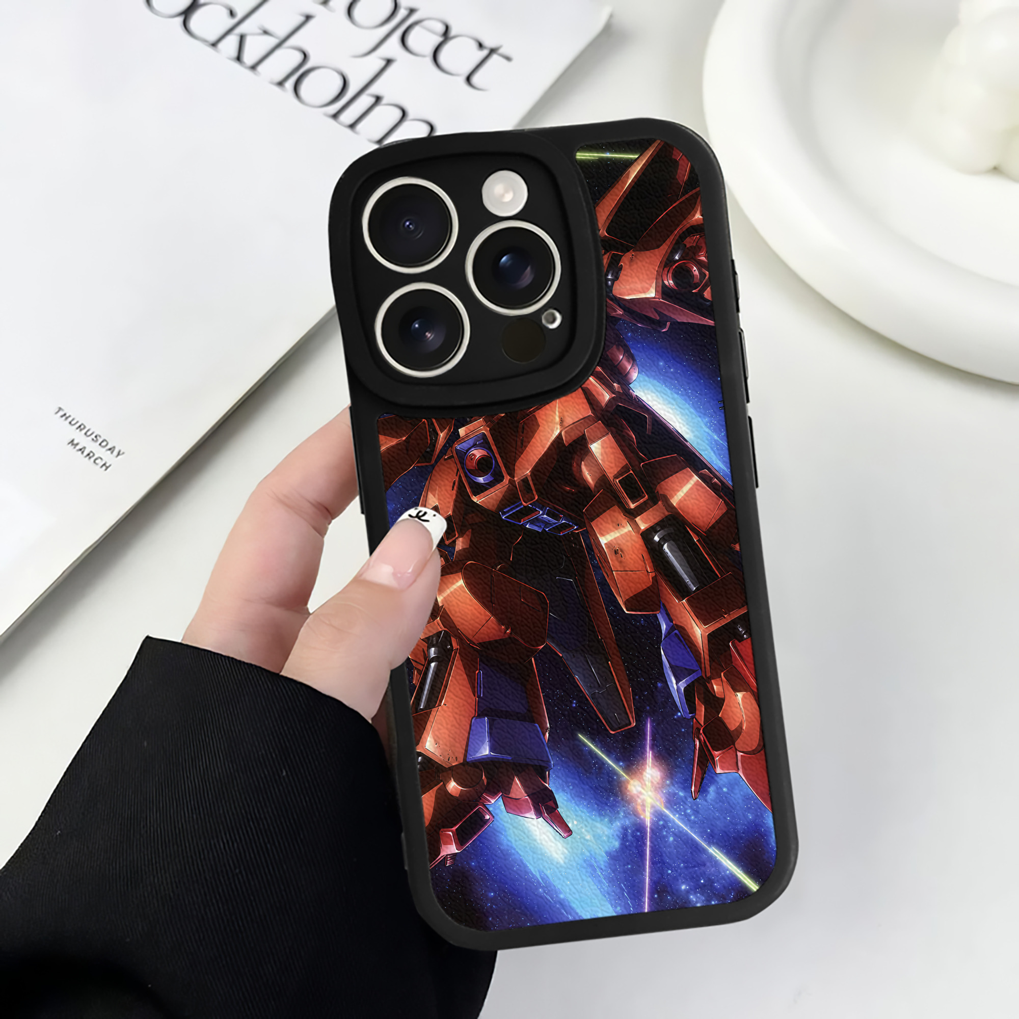 （画像用） 機動戦士ガンダム Mobile Suit Gundam 【iPhone 16シリーズ対応】シリコンスマホケース（レザー調） 材質：シリコン
